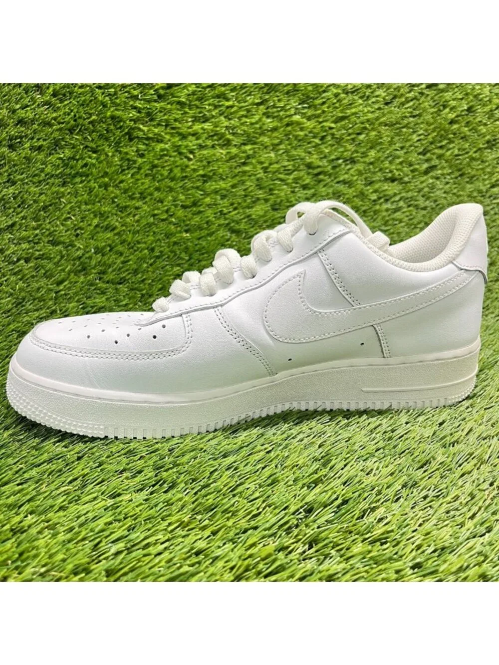 Nike Air Force 1 '07 Low Mens Size 10.5 White Athletic Lifestyle Shoes Sneakers